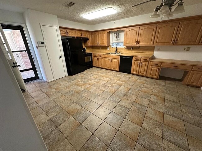 Building Photo - 8230 Amurwood Dr