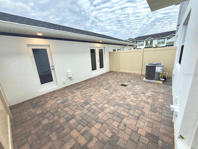 Building Photo - 15445 Bay Brg St