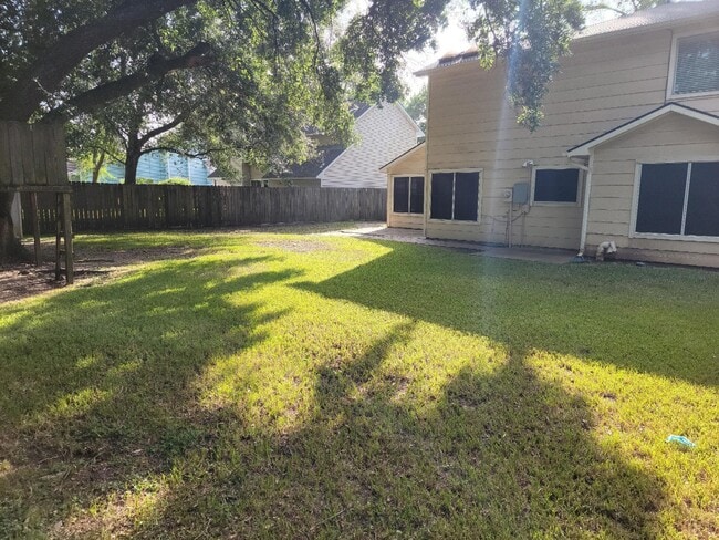 Building Photo - 8610 Lake Crystal Dr