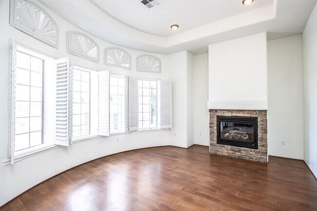 Building Photo - Oh Wow!! Beautiful 5BR/3.5BA Custom Home w...