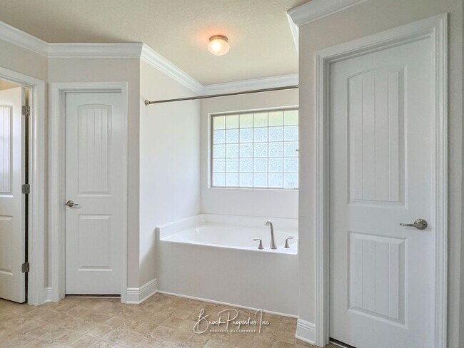 Building Photo - 2080 Stennis Dr