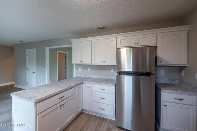 Building Photo - 6264 Diane Rd