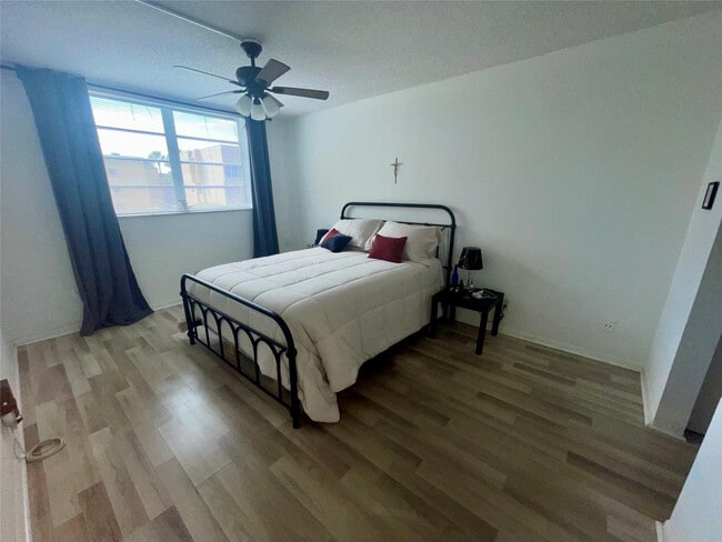 Building Photo - 5860 NW 64th Ave