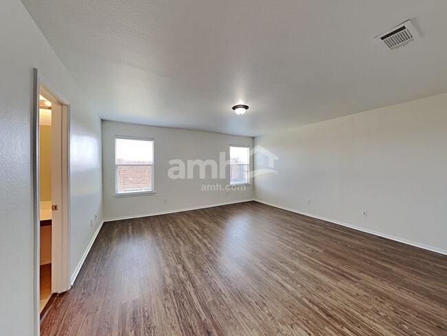 Building Photo - 42 Larkspur Dr