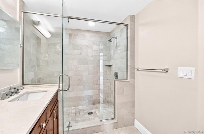 Building Photo - 225 Stanley Ave