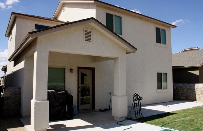Building Photo - BEAUTIFULLY MAINTAINED EASTSIDE HOME AVAILABLE
