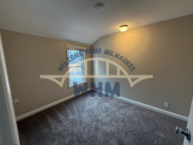 Building Photo - 6225 N Lydell Ave