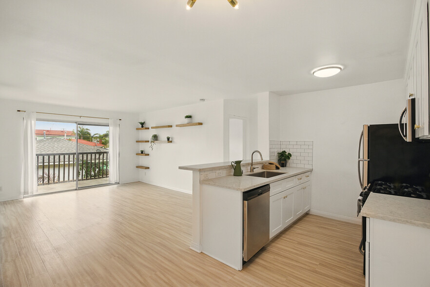 Building Photo - 4727 W 147th St