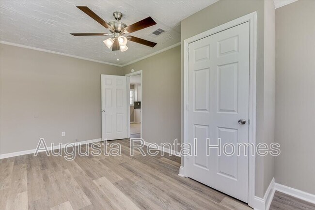 Building Photo - 623 Aiken St