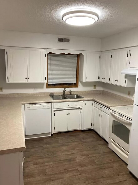 Building Photo - 1782 Ames Pl E