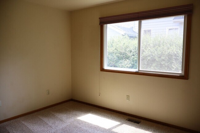 Building Photo - Room to Grow – 4 Bedrooms + Finished Basement