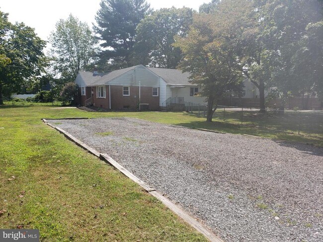 Building Photo - 220 Franklin Rd