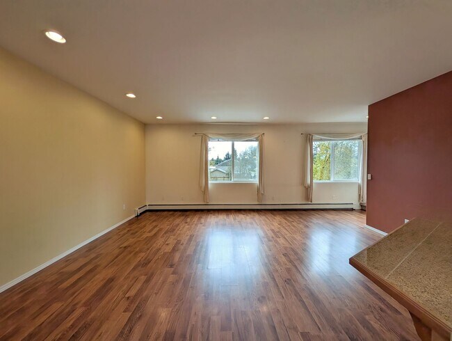 Building Photo - Unfurnished, 3Bd/2.5Ba Townhome, Long Term...
