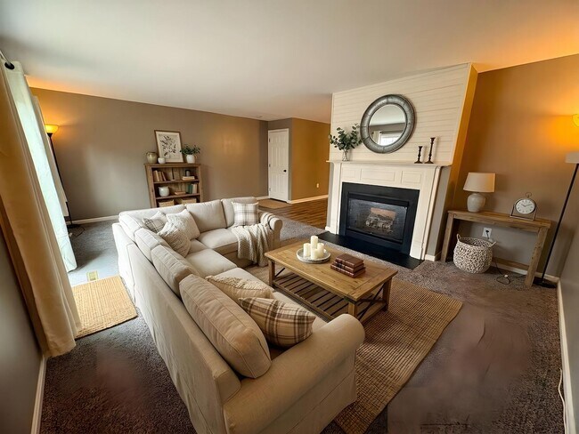 Building Photo - 3 Bedroom 4 Bathroom Available in Hummelstown!