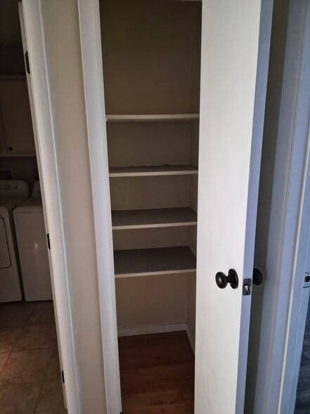 Linen Closet - 1600 Northbrook Dr