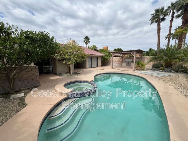 Building Photo - 40588 Clover Ln