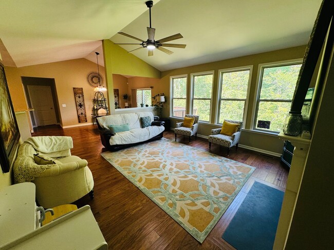Building Photo - For Lease - 3 Bed, 2 Bath, 2445 sqft Home ...