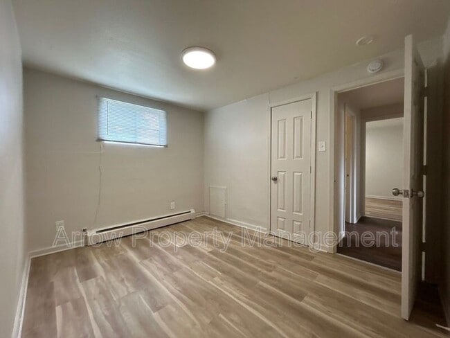 Building Photo - 609 W 14th St