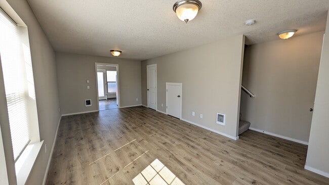 Building Photo - End unit Townhouse in Forest Grove