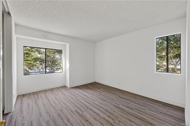 Building Photo - 45 Briarglen
