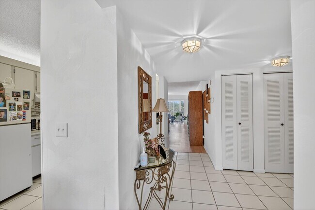 Building Photo - 3146 Via Poinciana