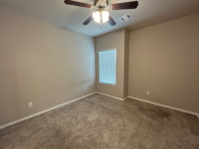 Building Photo - 511 Hayes Ln