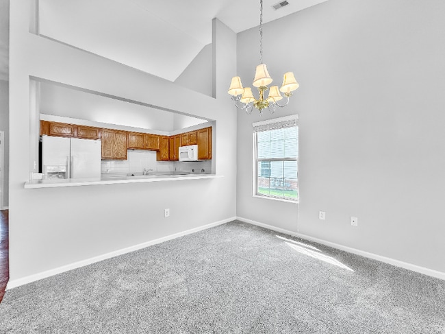 Building Photo - Beautiful 2 Beds 2 Bath Villa