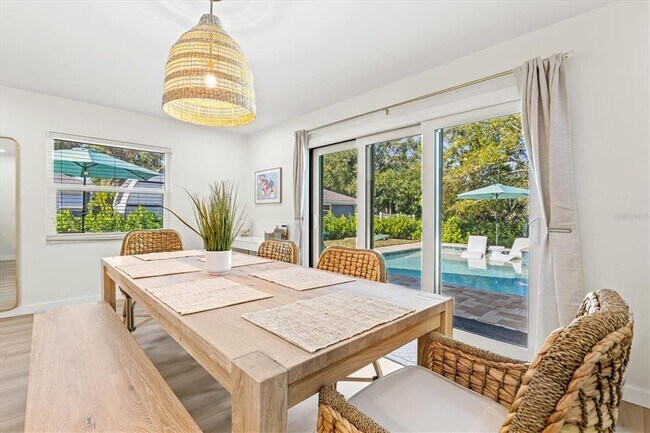 Building Photo - 2641 Hyde Park St