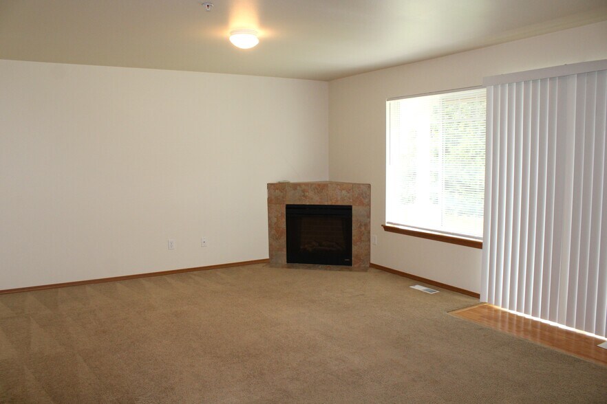 Building Photo - 48 Beacon Dr