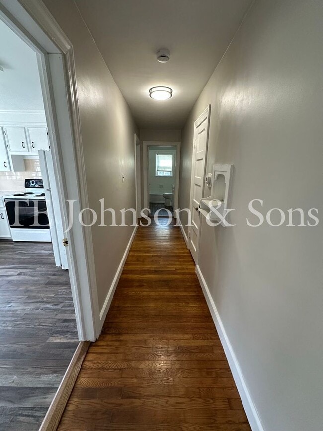 Building Photo - Charming 1-Bedroom Duplex in Winston-Salem