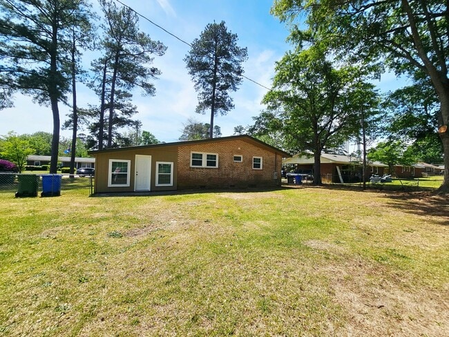 Building Photo - Updated Features