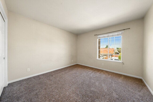 Building Photo - 1451 Lorimer Way