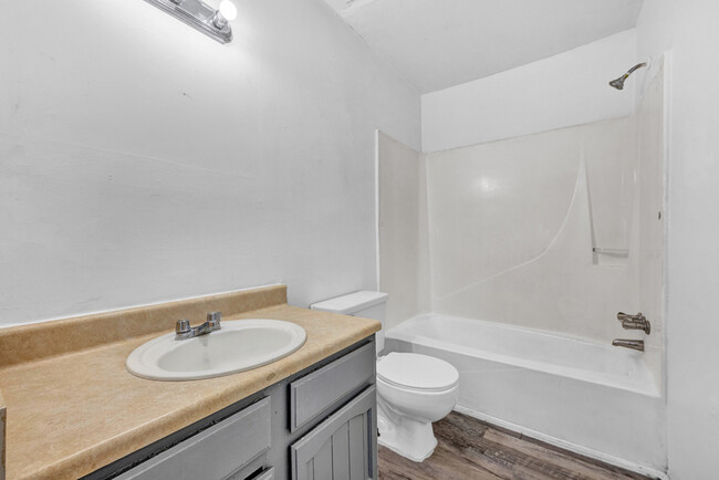 Building Photo - 425 11th St SW