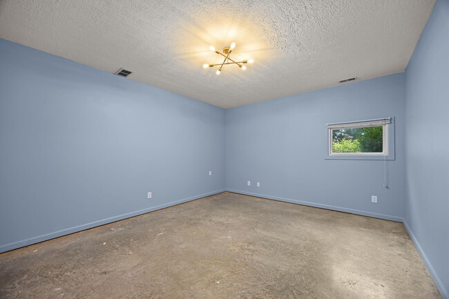 Building Photo - 73 Waters Rd