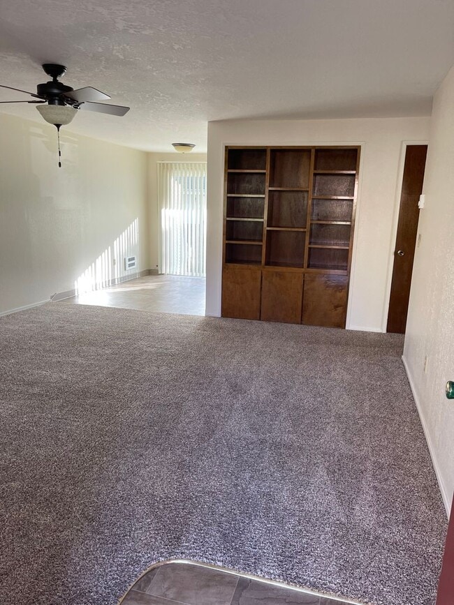 Interior Photo - 027-Candalaria Plaza