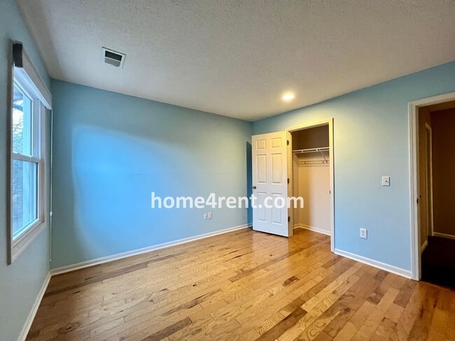 Building Photo - Beautiful Four Bedroom Home in Blue Valley...