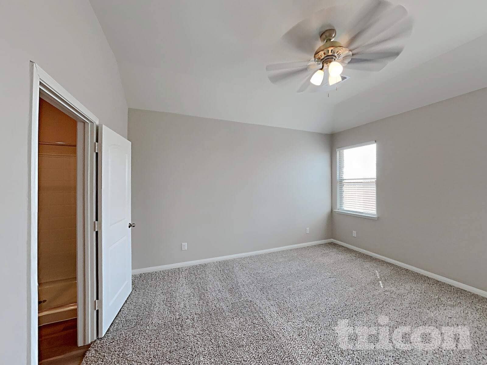 Building Photo - 900 Clark Dr