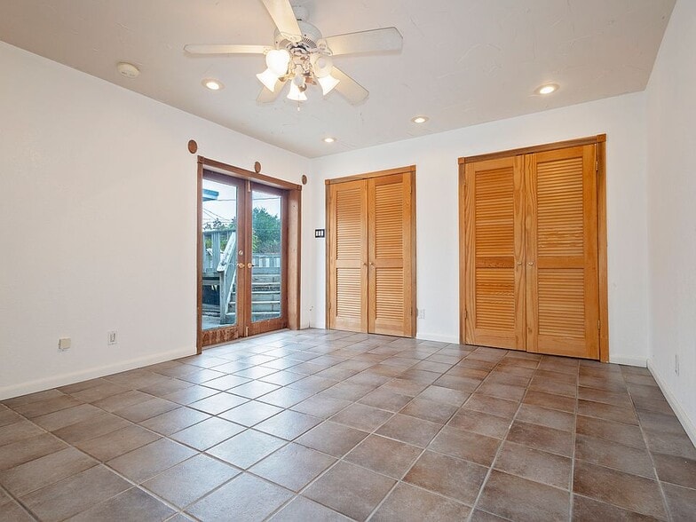 Building Photo - 6033 Rio Vista Ave