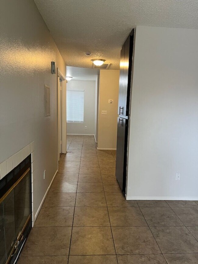 Building Photo - JR5904