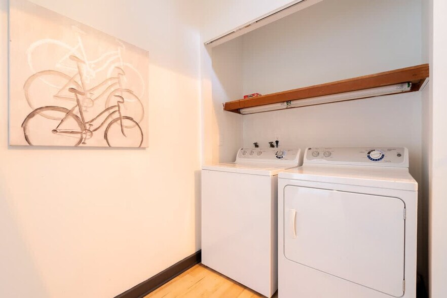 Building Photo - 2319 NW Raleigh St