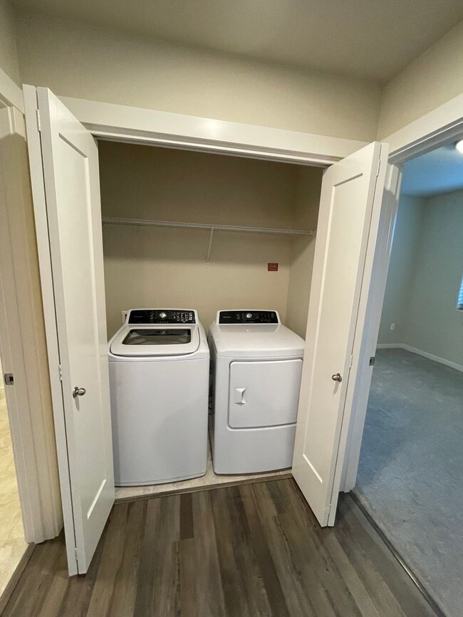 Building Photo - New 1BR Condo available in Bethany area