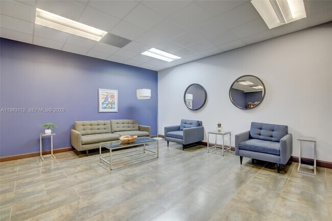 Building Photo - 3375 N Country Club Dr