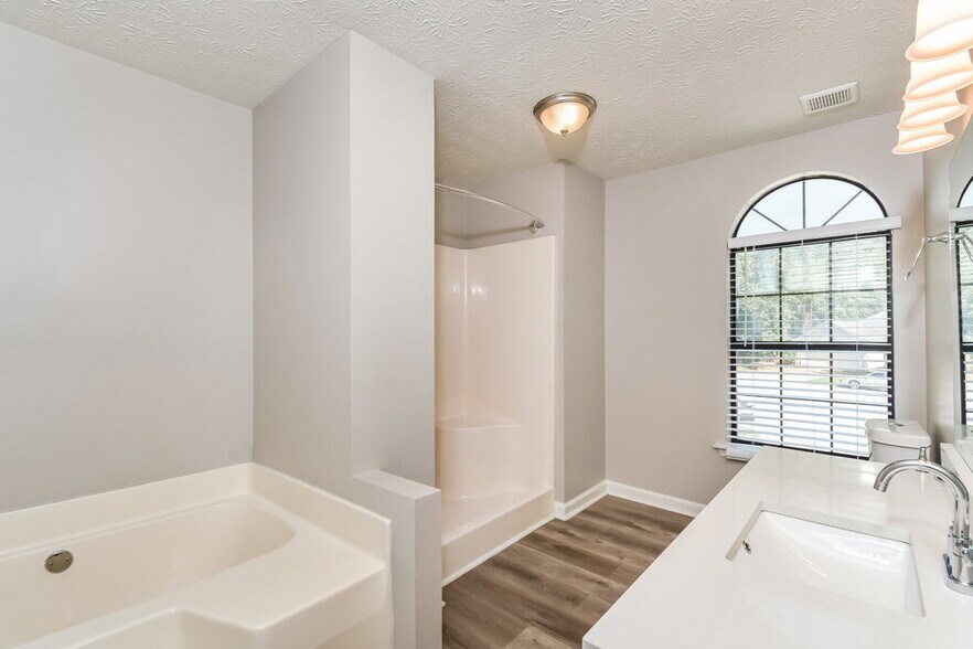 Building Photo - 2721 Candler Ln