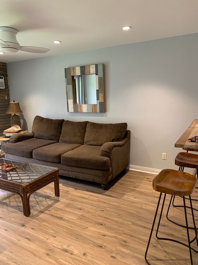 Building Photo - Gorgeous clean and modern furnished 2/2 lowest level Kihei Shores Unit!