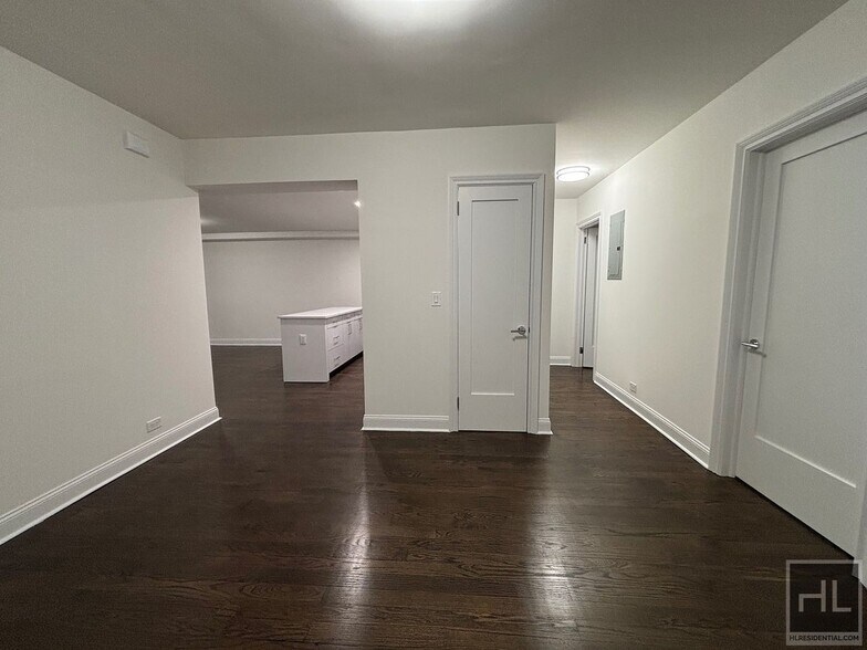 Building Photo - FIFTH AVENUE