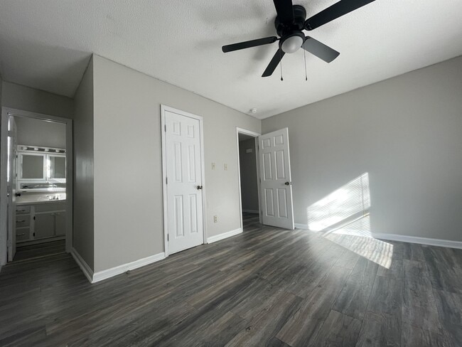 Building Photo - 4959 Forest Ridge Dr