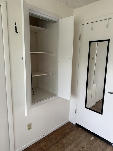Building Photo - 2623 Sherwood Cir