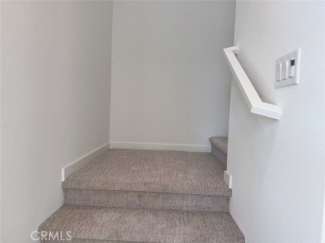 Building Photo - 5985 Huntington Dr