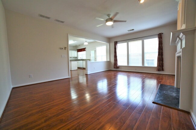 Building Photo - 8305 Grenadier Trl