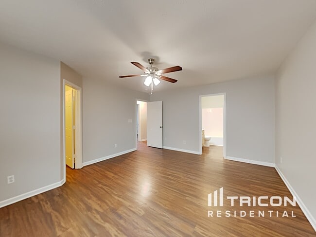 Building Photo - 10718 Huntwick Dr